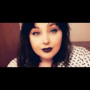 Meet your Posher, Emmajo